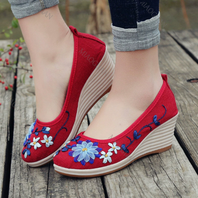 Scarpe con Zeppa Ricamate da D - Vintage Fashion Ladies recensione e prezzo