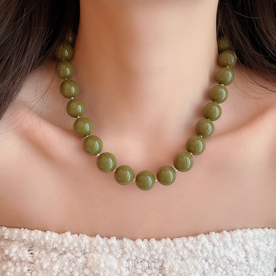 Collana girocollo con perle di - Vintage Fashion Coloring Pages recensione e prezzo