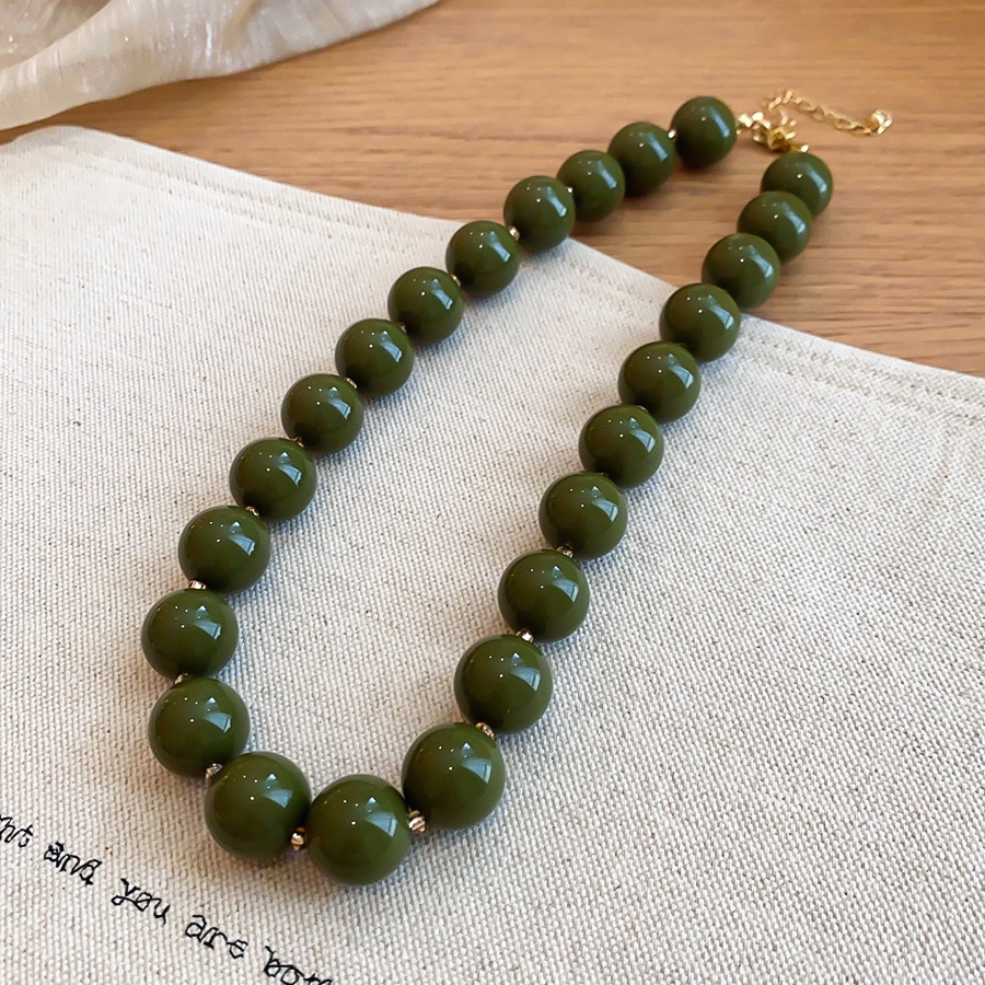 Collana girocollo con perle di - Vintage Fashion Coloring Pages recensione e prezzo