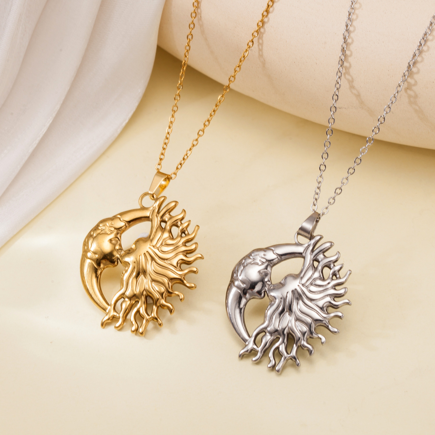 Collana Sole e Luna per Coppia - Vintage Fashion Looks recensione e prezzo