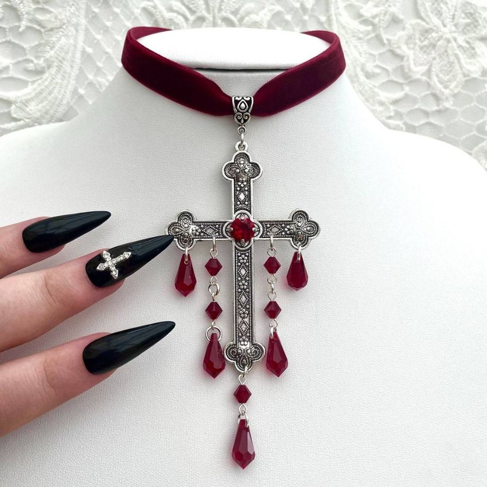 Girocollo con ciondolo a croce - Vintage Fashion Looks recensione e prezzo